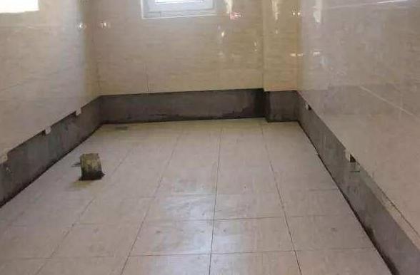 卫生间墙砖掉了几块怎么补救呢(卫生间瓷砖掉落后墙面用什么修补)