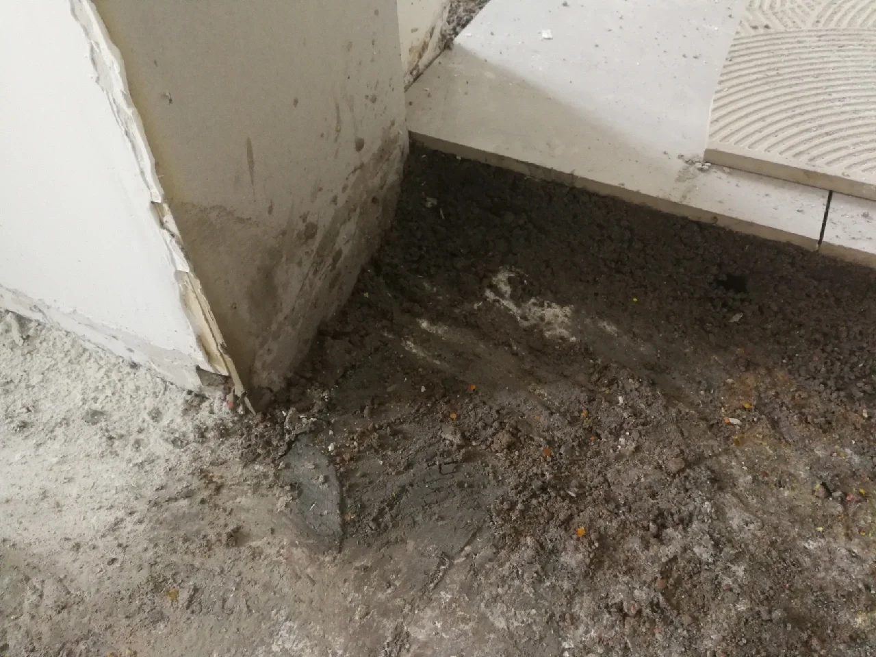 地砖太硬是不是不好(地砖太硬是不是不好装修)