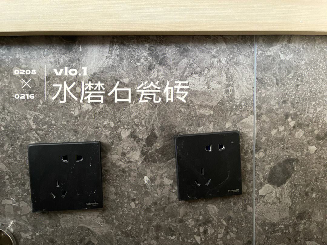 墙砖烂了怎么补救方法图片(墙面瓷砖烂了用什么可以修饰)